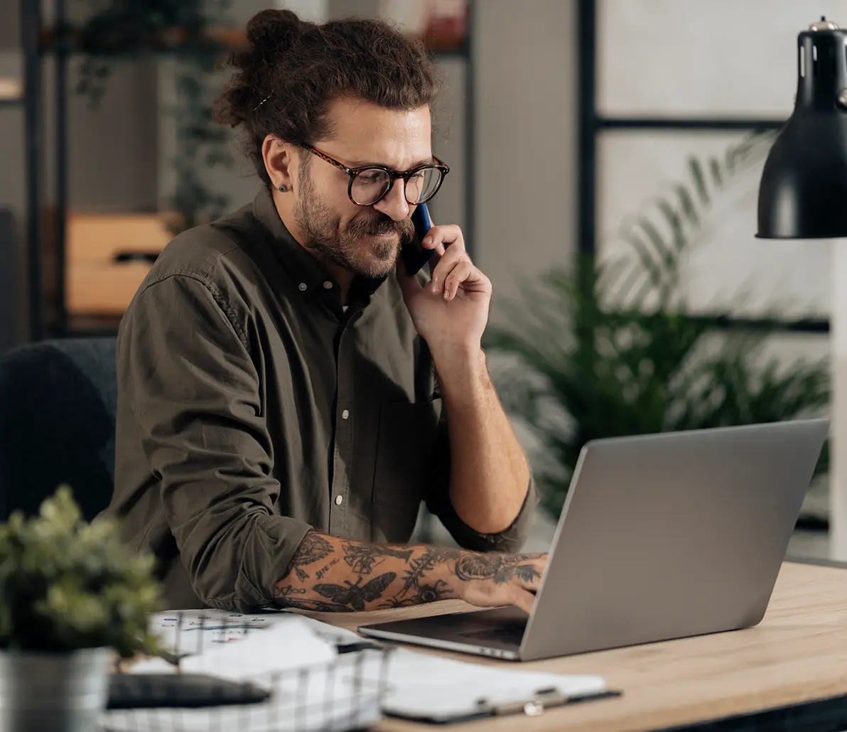 Admissions clerk on the phone using Kipu CRM system